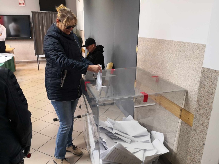 Wybory w Obwodowej Komisji Wyborczej numer 14 w Siesławicach...
