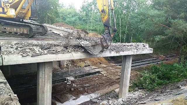 Rozbiórka wiaduktu kolejowego na Metalchemie w Opolu