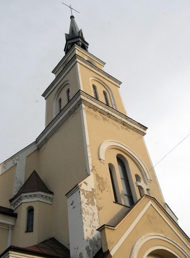 Kościół w Rakszawie Dolnej coraz bardziej zaniedbany, a parafianie odchodzą.