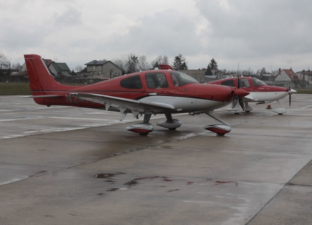 Cirrus Aircraft oraz jej oddział Aircraft Poland & Baltics na radomskim lotnisku zorganizowali pokaz swoich maszyn.