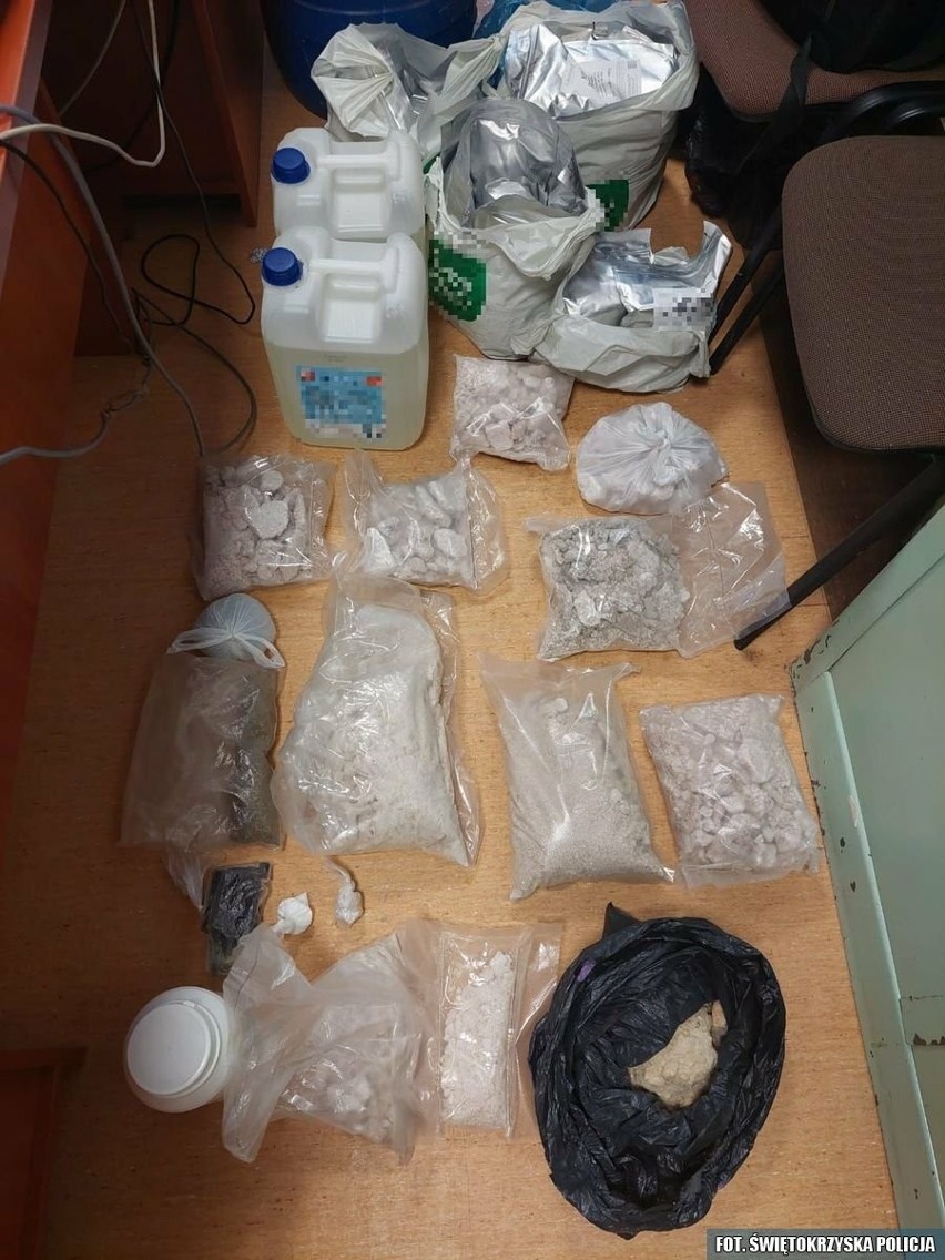 Narkotyki skonfiskowane przez policję.