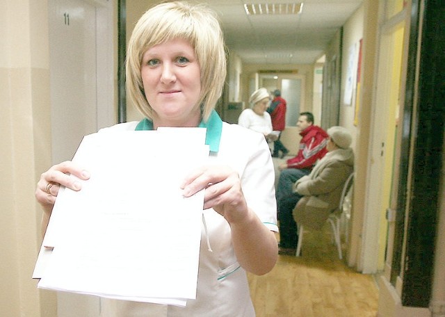 Karta praw jest dostępna w każdej przychodni na żądanie pacjenta. Na zdjęciu: pielęgniarka Wioletta Rydzewska z Zespołu Przychodni Specjalistycznych.