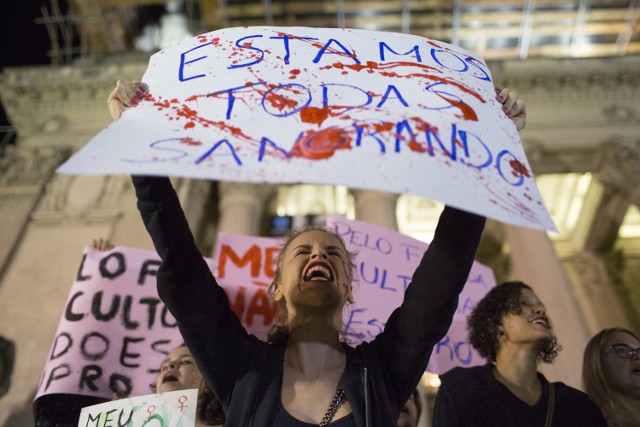 W Rio de Janeiro kilka tysięcy osób demonstrowało w obronie kobiet i w proteście przeciwko przemocy seksualnej.