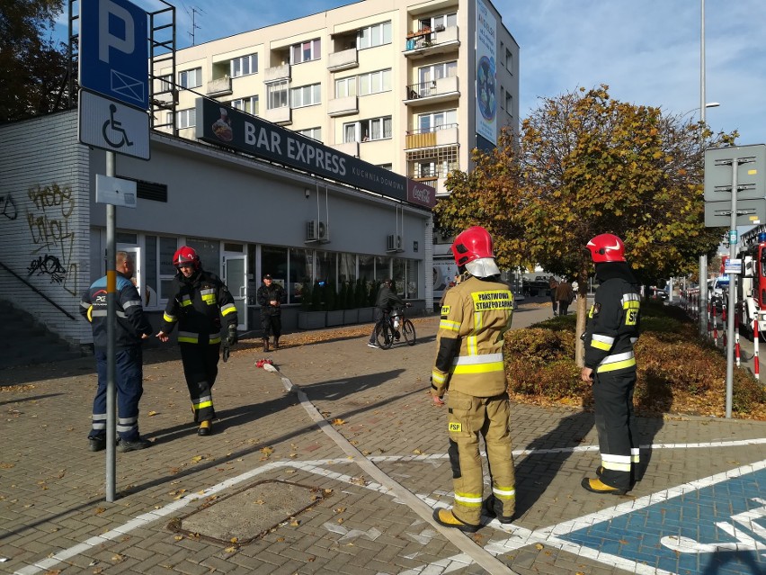 Ul. Skłodowskiej-Curie: Pożar w Barze Express. Na kuchence zapalił się olej. Lokal będzie dziś nieczynny [ZDJĘCIA]