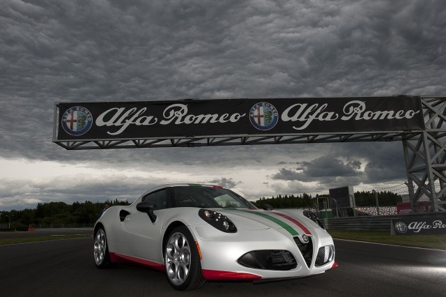 Alfa 4C na torze wyścigowym w Moskwie, Fot: Alfa Romeo