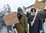 Mieszkańcy Iwli nie chcą kamieniołomu w swojej wsi. Zorganizowali protest w formie spaceru ulicami Dukli [ZDJĘCIA]