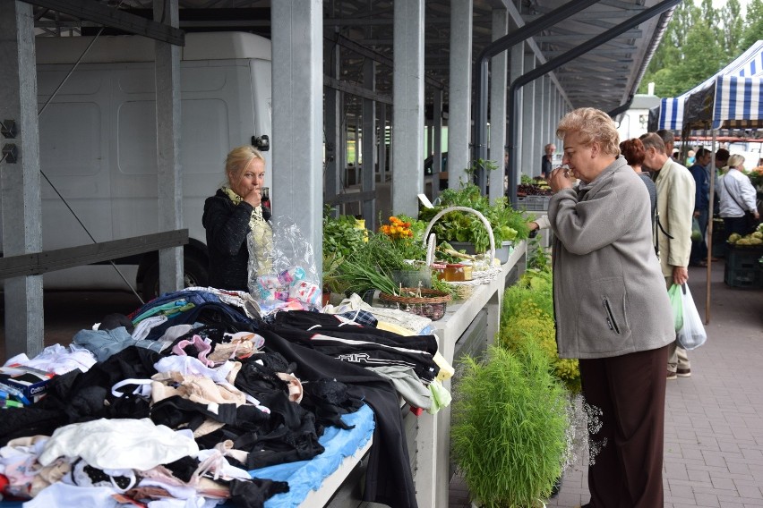 Piątek na rynku w Szczecinku. Coś drgnęło pod wiatą [zdjęcia]