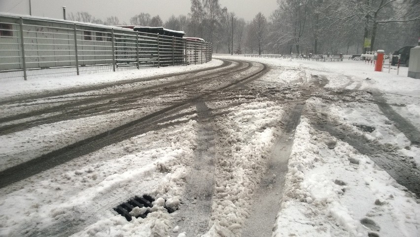 Od rana warunki na rybnickich drogach są bardzo trudne