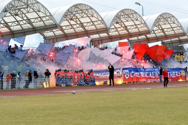 Kibice Chemika Kędzierzyn-Kożle liczą, że ich zespół po wyeliminowaniu w 1/8 finału Startu Namysłów w ćwiercfinale pokona innego III-ligowca.