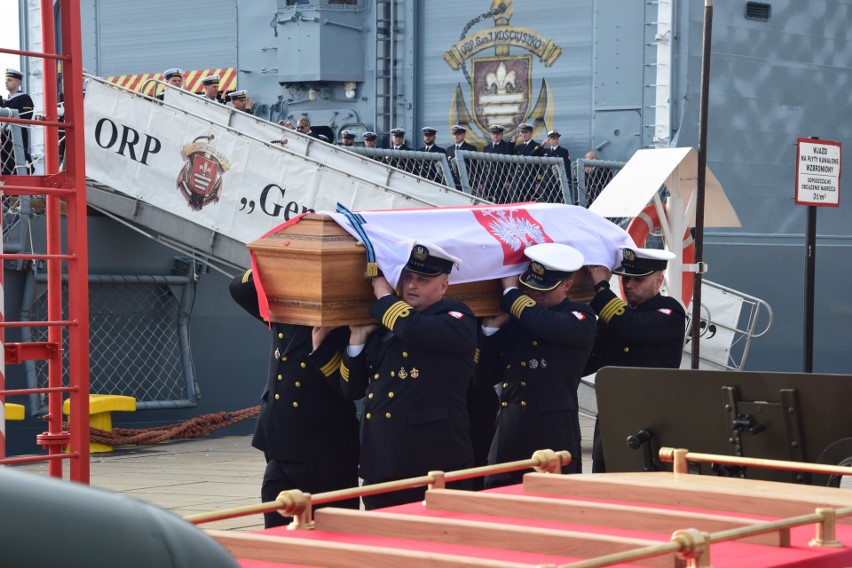 Niedzielne uroczystości pogrzebowe admirała floty Józefa...