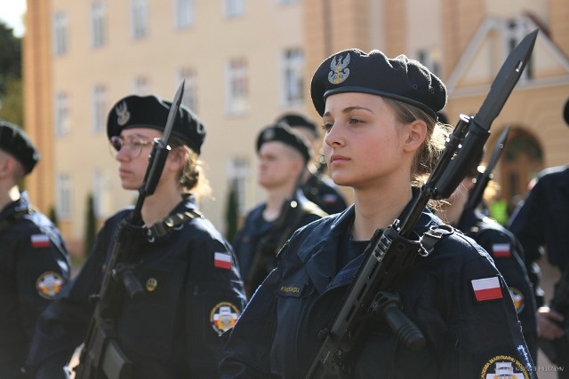 Ślubowanie nowych podchorążych Akademii Marynarki Wojennej w Gdyni.  Uczelnia zainaugurowała nowy rok akademicki 2021/2022 | Dziennik Bałtycki