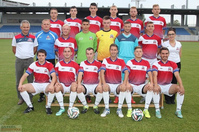 Szereg górny od lewej Michał Łazarski, Janusz Olach, Łukasz Wrześniewski, Adam Dobruń, Daniel Wiliński, Mateusz Dewil,szereg środkowy prezes Piotr Kwiatkowski, trener Dariusz Kopczyński, Kamil Heliński, bramkarze Adrian Sujecki, Bartłomiej Traczyk, Marcin Frątczak, Wiktor Rzekanowski, członek zarządu Ewelina Brodzińskaszereg dolny Daniel Kowalski, Rafał Bobrowski, Kamil Pyczka, Tomasz Szablewski, Piotr Szablewski, Łukasz Grube