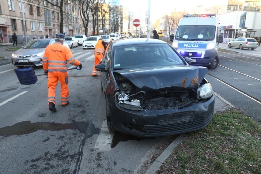 Wypadek trzech aut na Piłsudskiego. Ogromne korki w centrum