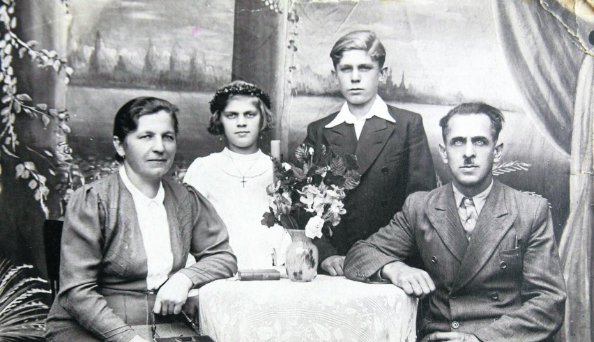 Jan Szołtysek z żoną Wiktorią, córką Salomeą i synem...