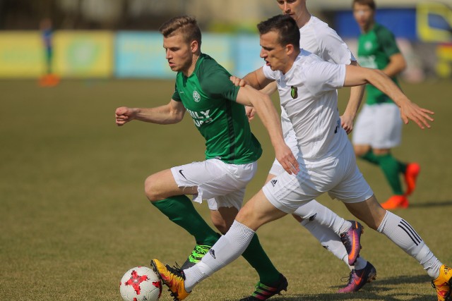 W ostatnim ligowym meczu Warta Poznań pokonała u siebie Stal Stalową Wola 1:0. Taki wynik zieloni przyjęliby też w ciemno przed wizytą na stadionie lidera II ligi, GKS Jastrzębie