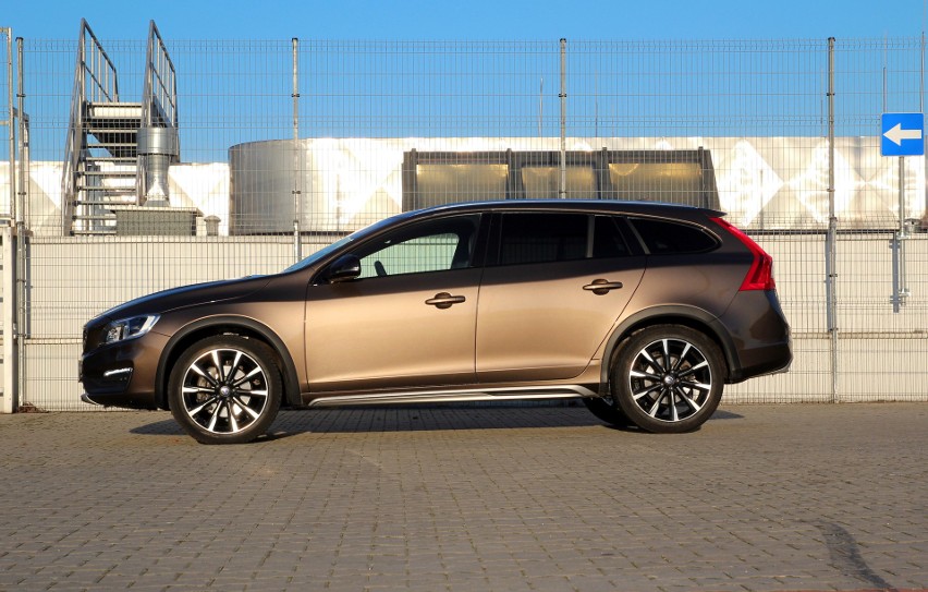 Volvo V60 Cross Country D4 AWD...