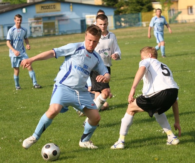 W Nowej Dębie piłkarze Stali pokonali Advit Łętownia 5:2 (2:2).