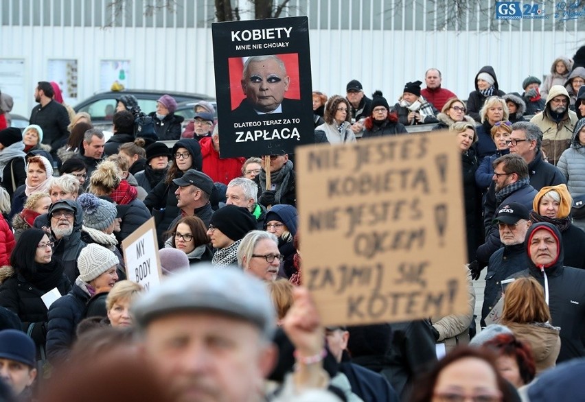 Tysiące kobiet w 50 krajach całego świata wyszło na ulice w...