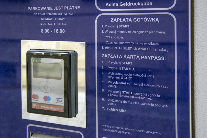 Nowe parkomaty montują w Nowym Sączu. Za parking zapłacisz kartą lub z telefonu [ZDJĘCIA]