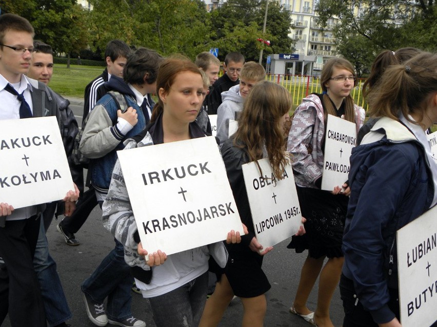 Marsz Żywej Pamięci Polskiego Sybiru ruszył sprzed Pomnika...