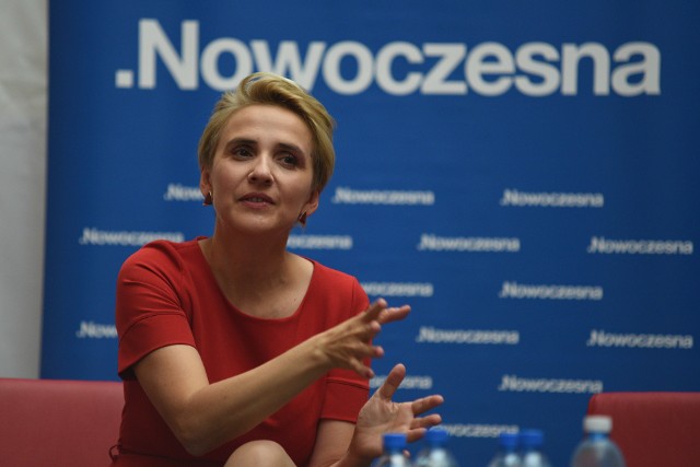 Nowoczesna (i jej twarz, czyli poseł Joanna Scheuring-Wielgus) chce ruszyć w regionie z akcją Radny+,  pokazując - na podstawie oświadczeń majątkowych - jak zmieniła się sytuacja majątkowa radnych PiS od nastania „dobrej zmiany”