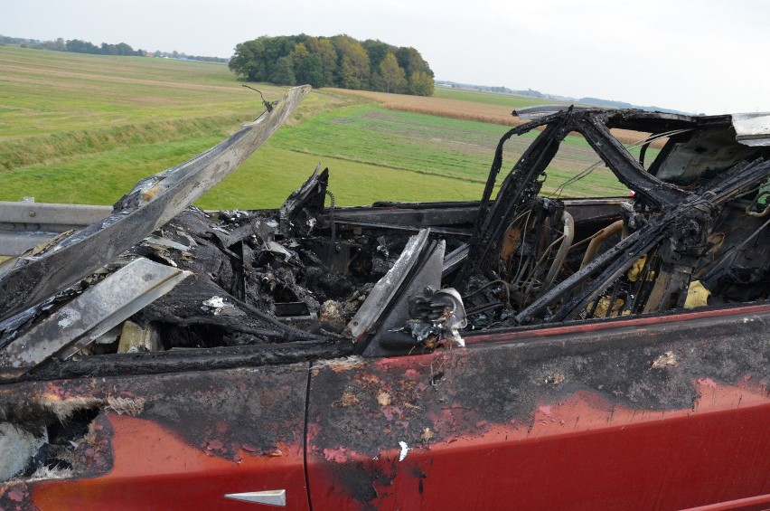 Pożar samochodu na AOW. Obwodnica była zablokowana (ZDJĘCIA)