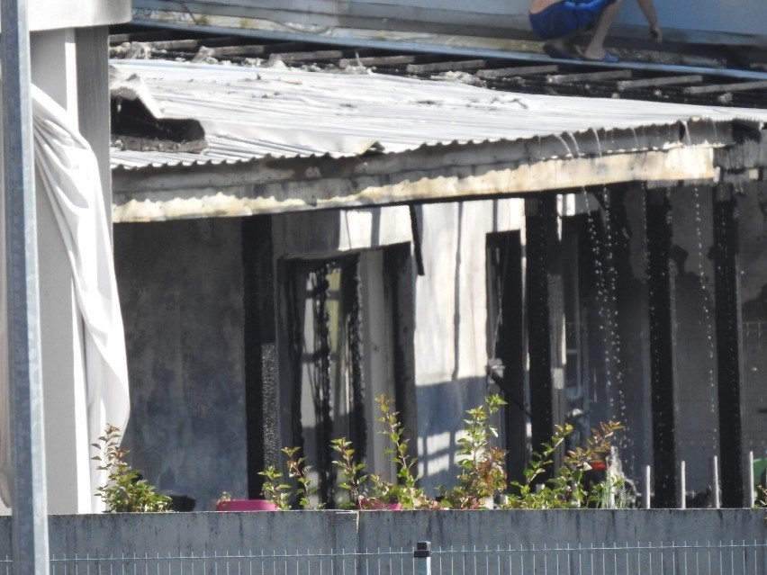 Pożar restauracji w Suwałkach. Z ogniem walczyło siedem zastępów strażaków