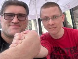 Legenda boksu Mariusz Wach spełnił marzenie 26-letniego schorowanego Kamila Stawiarza z Krakowa 