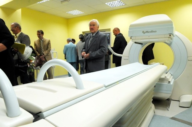 Podczas wczorajszego uroczystego uruchomienia sprzętu Henryk Kamiński, kierownik oddziału diagnostyki radioizotopowej, zachwalał jego zalety