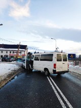 Konradowa. Zderzenie buda i samochodu osobowego. Jedna osoba trafiła do szpitala