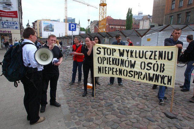 Tylko część osieroconych opiekunów osób niepełnosprawnych od przyszłego roku nie będzie miała powodu do protestu