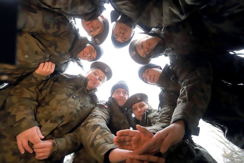 Żołnierze Wojsk Obrony Terytorialnej w jednostce wojskowej w...