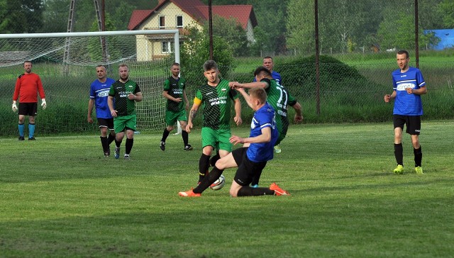 Potok Dobrynin (na niebiesko) zrewanżował się Wildze za przegraną z rundy jesiennej i po golu Mariusza Jurka wrócił z Widełki z kompletem punktów. 