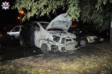 Zamość: W nocy na parkingu spłonęły trzy samochody. Czy to było podpalenie?