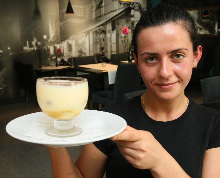 Jak zrobić pyszne tiramisu? Krok po kroku pokazuje kucharz ze Strauss Bistro Cafe w Kielcach (zdjęcia)