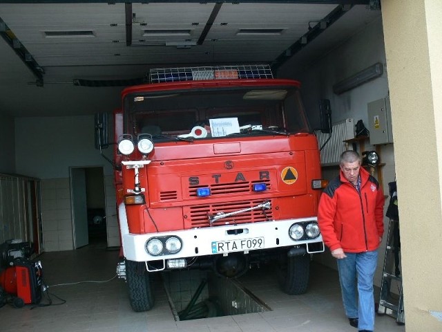 O konieczności zakupu nowego samochodu pożarniczego, który zastąpiłby zużytego stara od dawna mówił Zbigniew Baran, prezes Ochotniczej Straży Pożarnej w Sokolnikach.