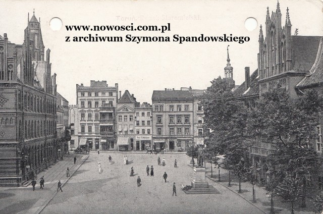 Rynek Staromiejski z hotelem „Pod Trzema Koronami”. Zdjęcie zostało zrobione po 1904 r., gdy na rynku pojawił się pomnik cesarza Wilhelma