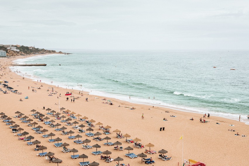 Algarve w Portugalii to prawdziwy raj dla miłośników plaż i...