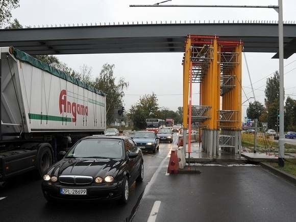 Budowa kładek na ulicy Gdańskiej w Szczecinie.