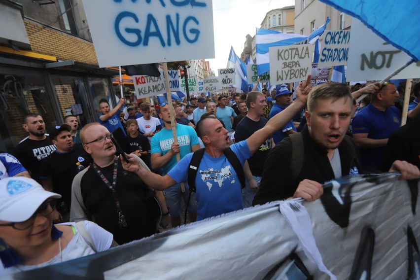 Manifestacja związana jest z niedotrzymaniem obietnic...