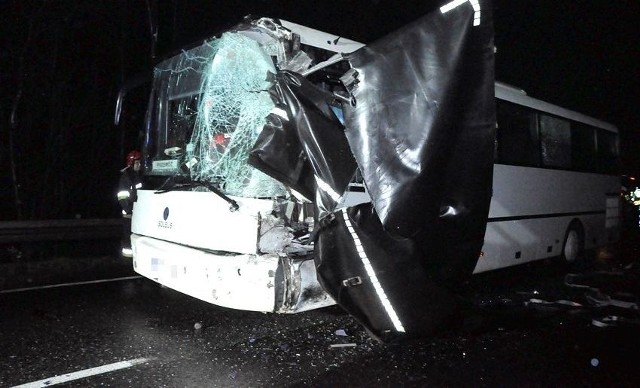 Krótko po godz. 16.00 w Szkocji, mniej więcej w połowie drogi między Bydgoszczą a Szubinem doszło do tragicznego wypadku. Zginęła jedna osoba. 
