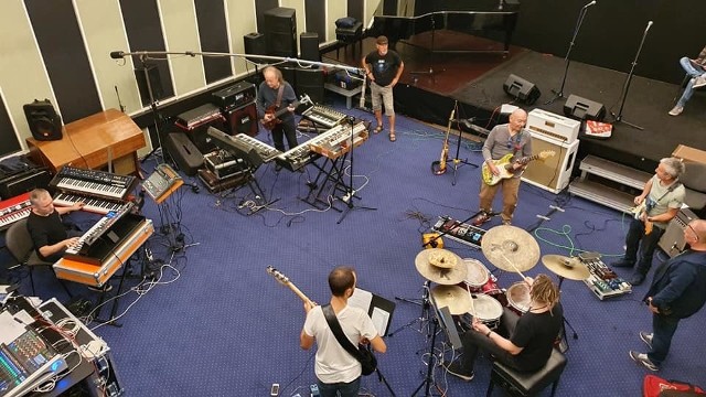 Zespół SBB ćwiczy przed poniedziałkowym koncertem w Studiu M. Swojego imienia zresztą.