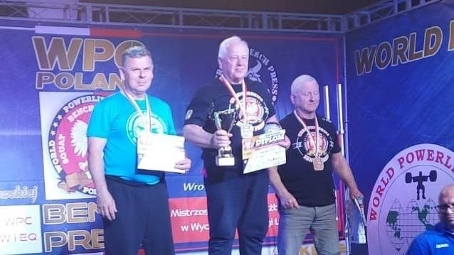 Jarosław Bastek w kategorii weteran plus 50 lat w wadze do 120 kg zajął 1. miejsce