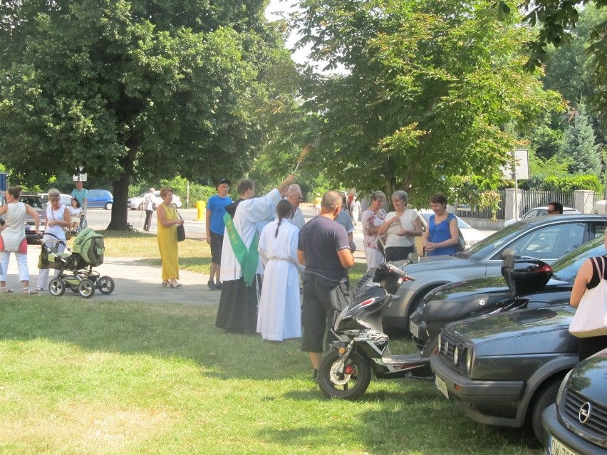 Wrocław: Święcili pojazdy w kościele przy Kruczej (ZDJĘCIA)