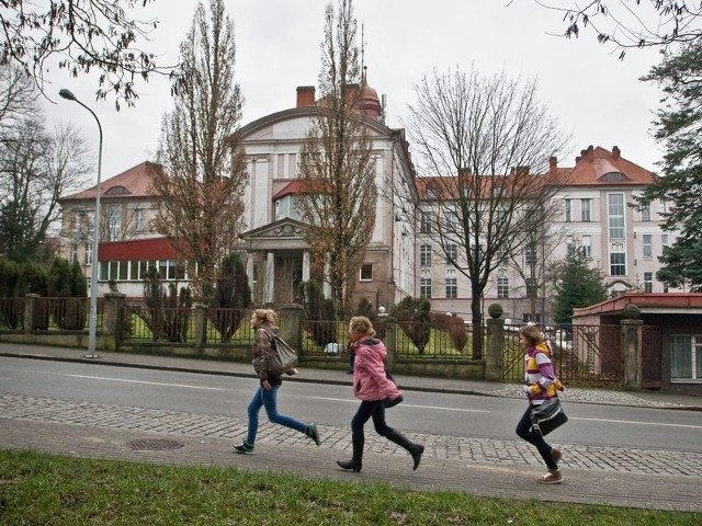 Od dzisiaj właścicielem poszpitalnych budynków przy ul. Lotha w Słupsku jest publiczny ZOZ psychiatryczny, który obecnie ma swoje placówki w mieście i w Lubuczewie. 