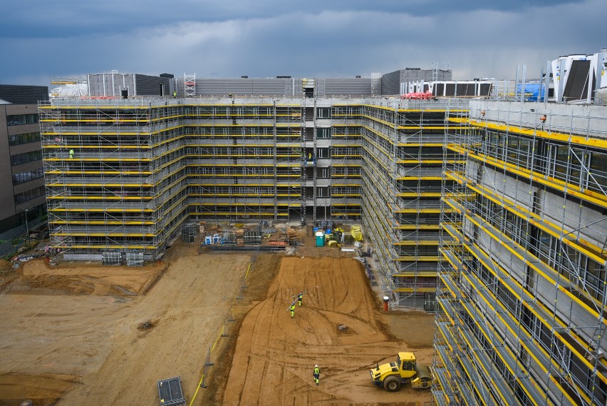 Elewacja budynków jest już gotowa na 1/3 powierzchni....