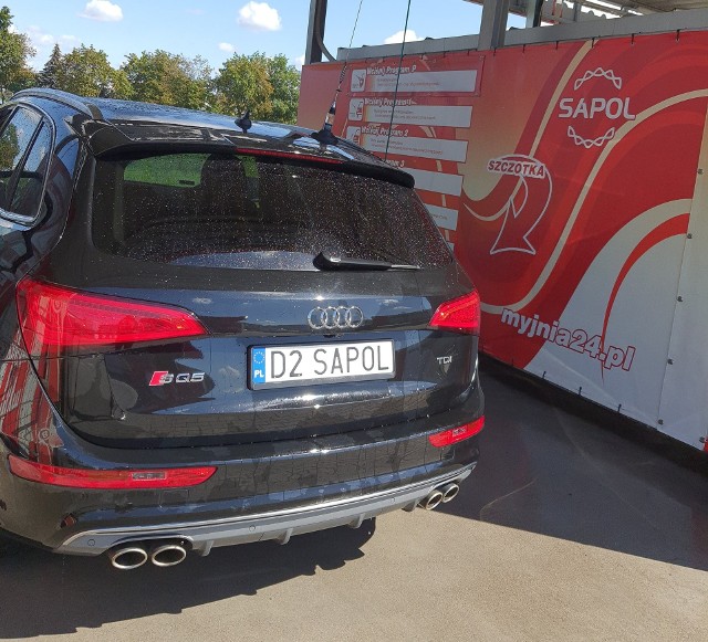 - Audi skradzione w noc sylwestrową zauważyli we Wrocławiu policjanci z patrolu - informuje Wioletta Polerowicz. - Drugi z samochodów odnalazł się na terenie Oławy.