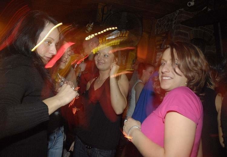 Zdjecia z imprezy karaoke w slupskim pubie Aga. (Fot....