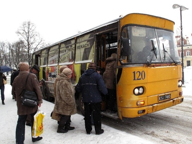 Wyeksploatowane do granic możliwości autobusy zastąpią nowe