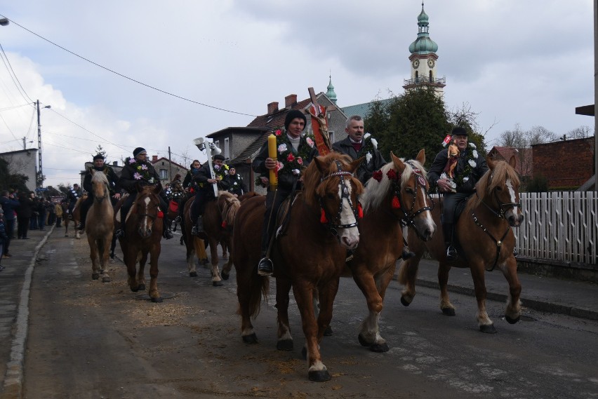 Procesja konna w Ostropie Wielkanoc 2015